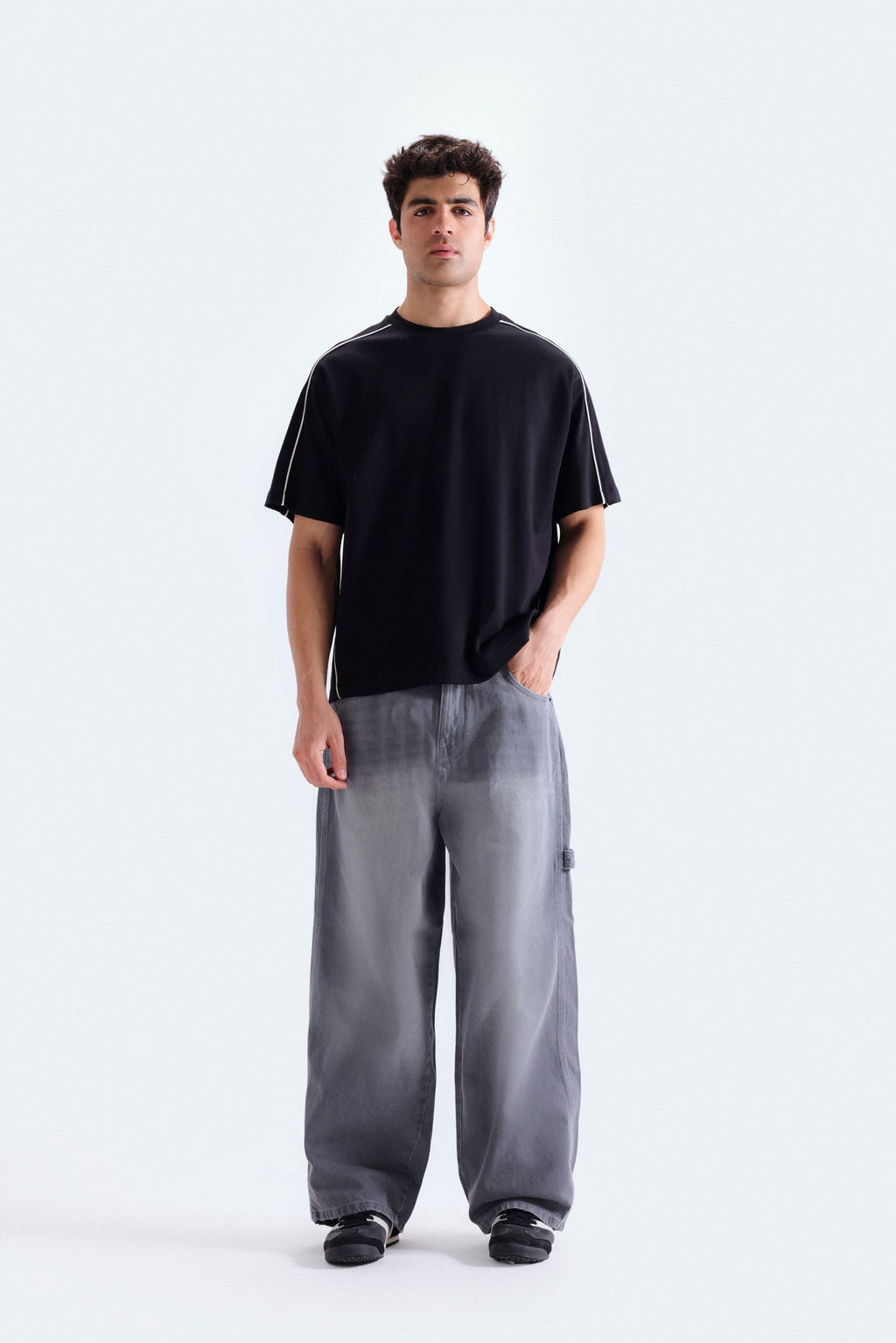 Relaxed Fit - Dark Grey