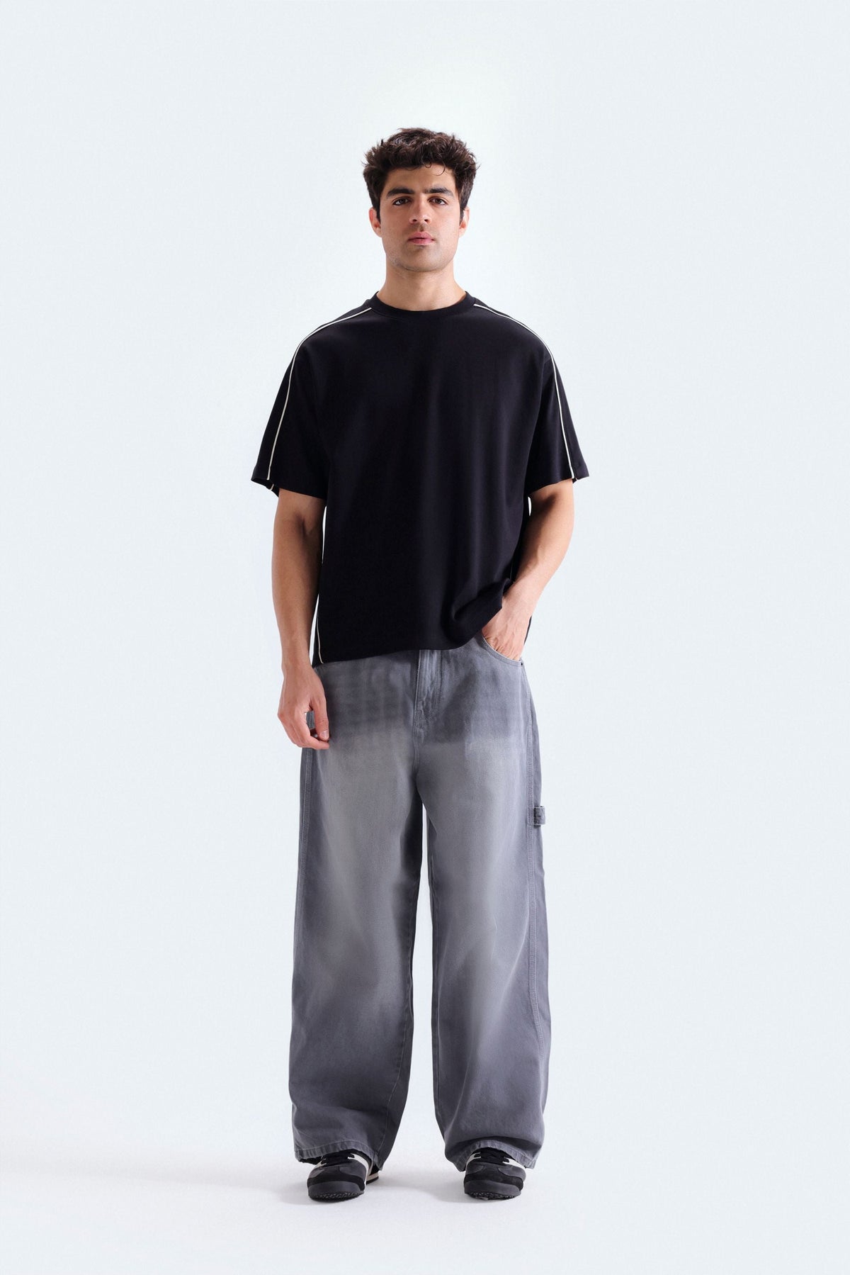 Relaxed Fit - Dark Grey